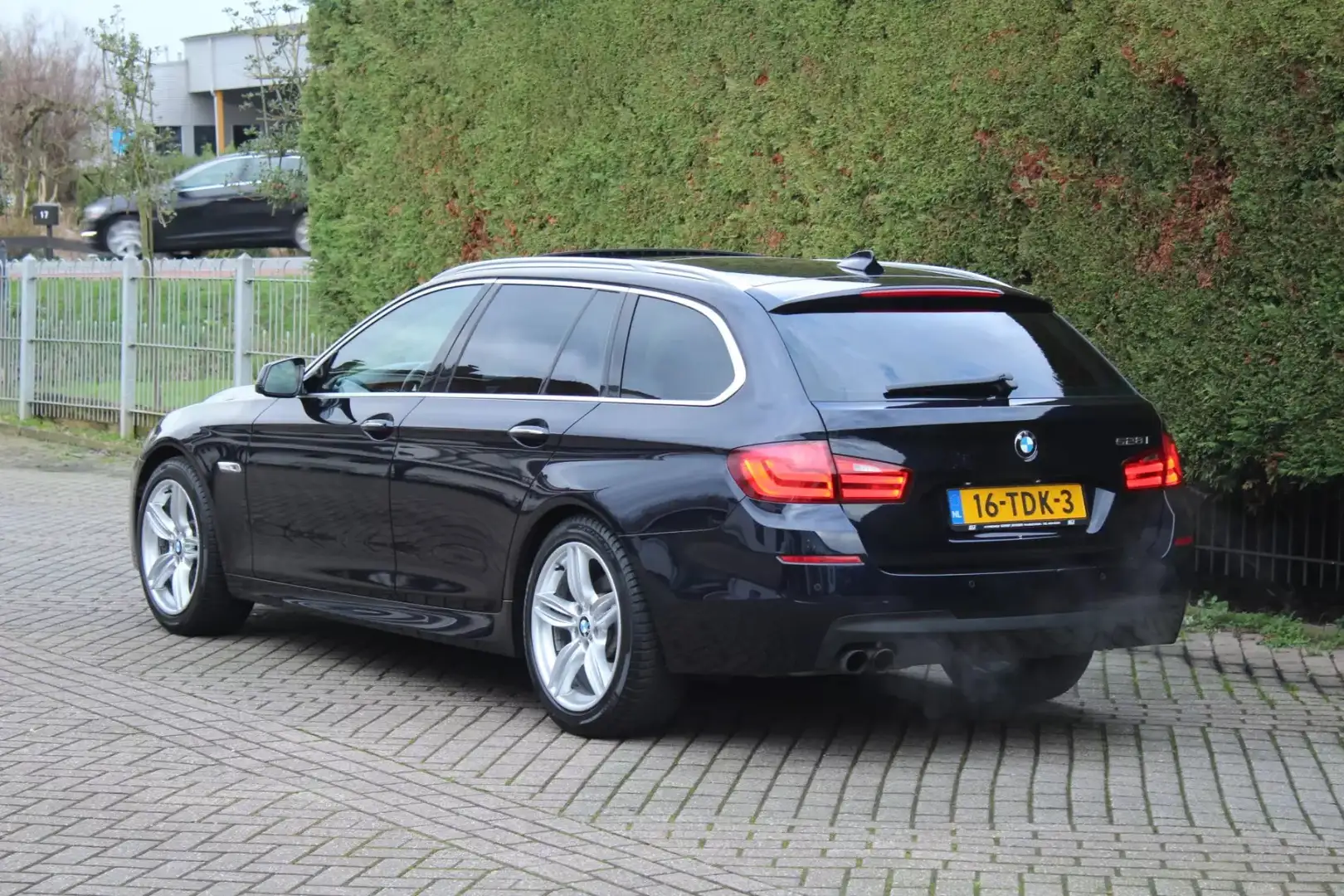 BMW 528 528i High Executive m-sport *nieuwe luchtbalgen* Zwart - 2