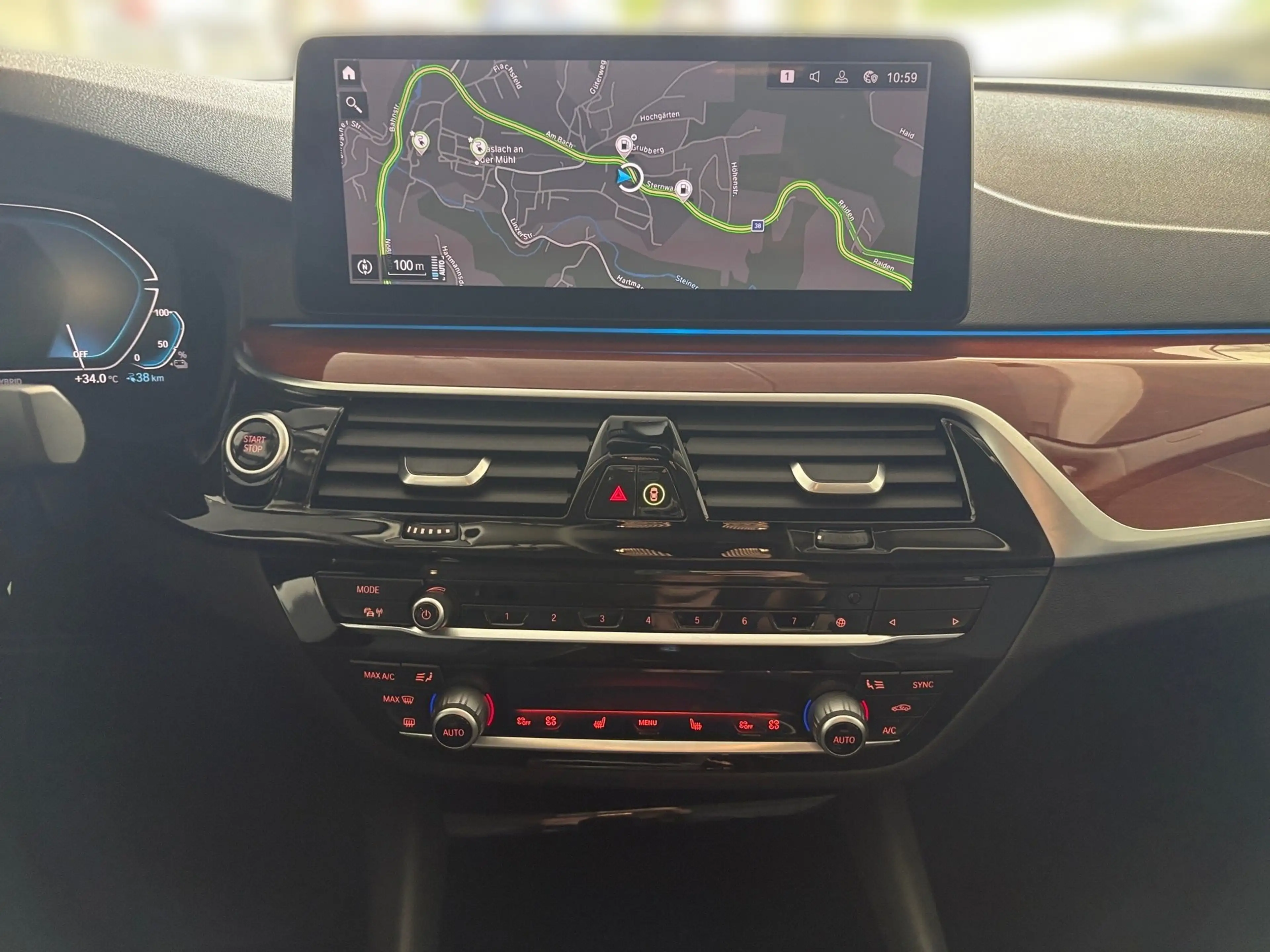 BMW 545 e xDrive — photo 10