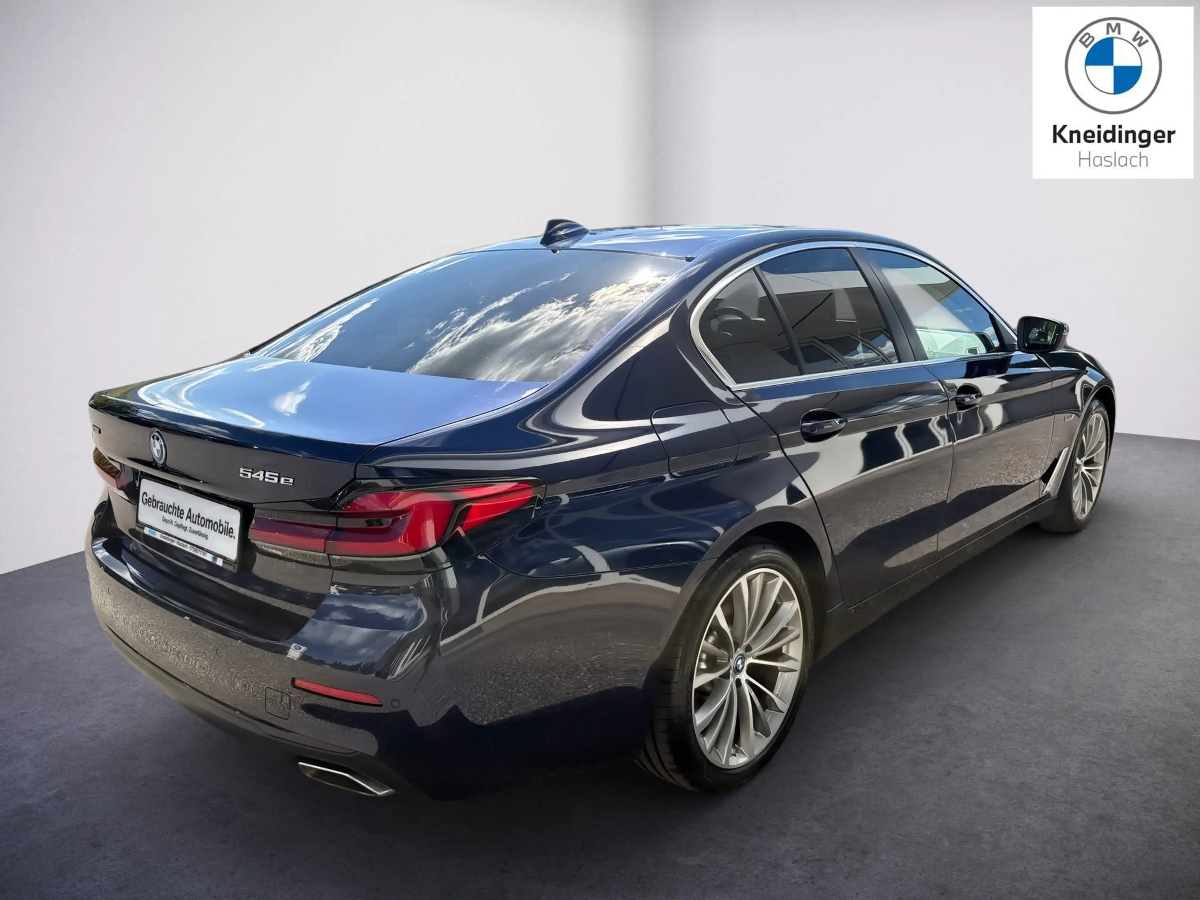 BMW 545 e xDrive — photo 4