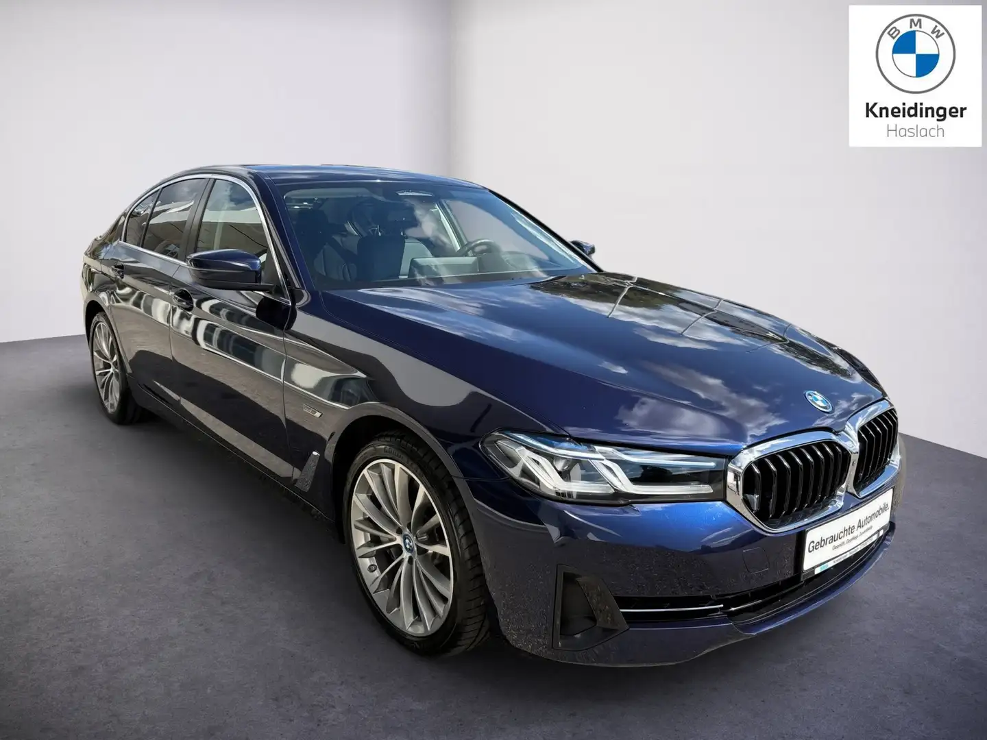 BMW 545 e xDrive Blau - 1
