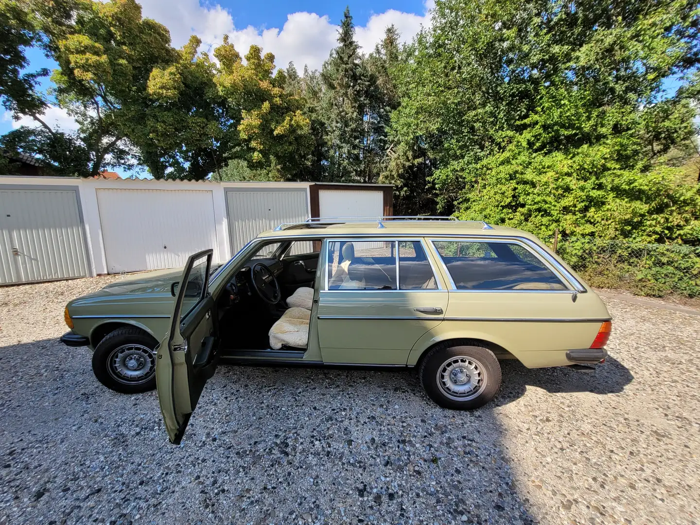 Mercedes-Benz 200 200 T - 1