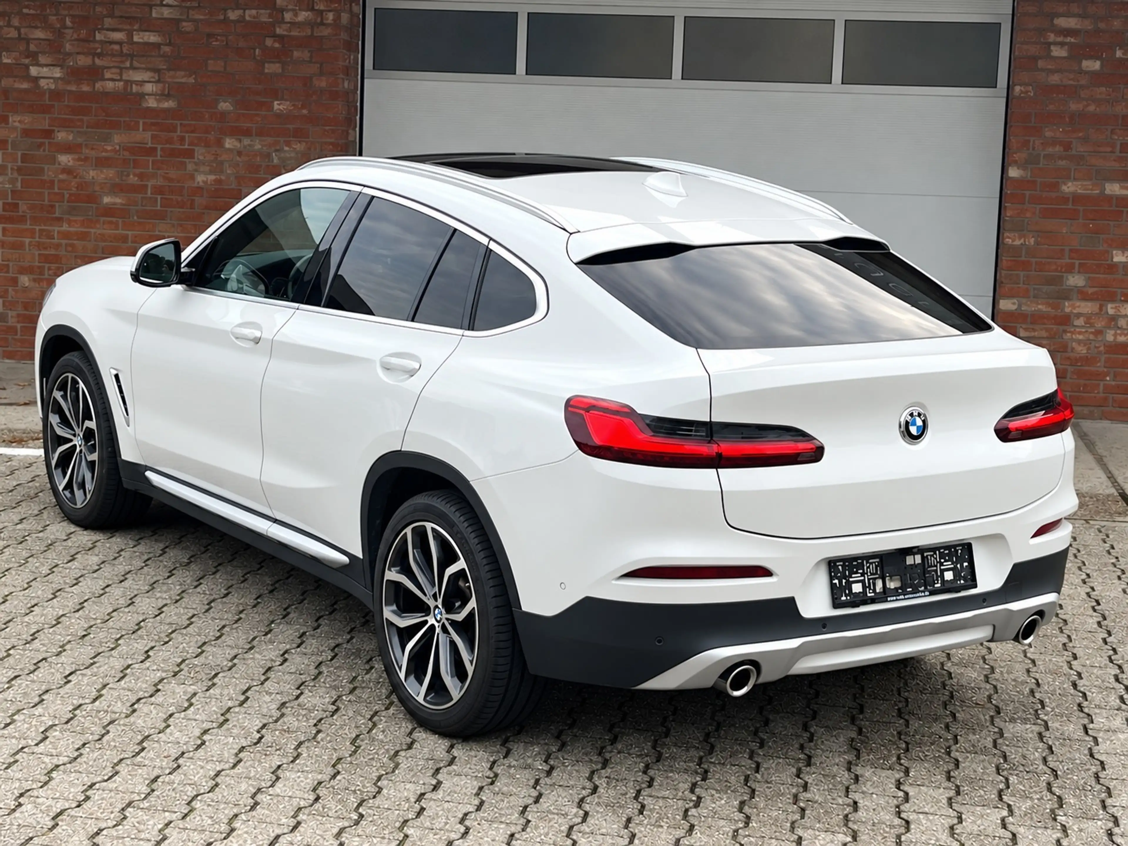 BMW X4 Sportpaket Panorama HeadUp Kamera — photo 3