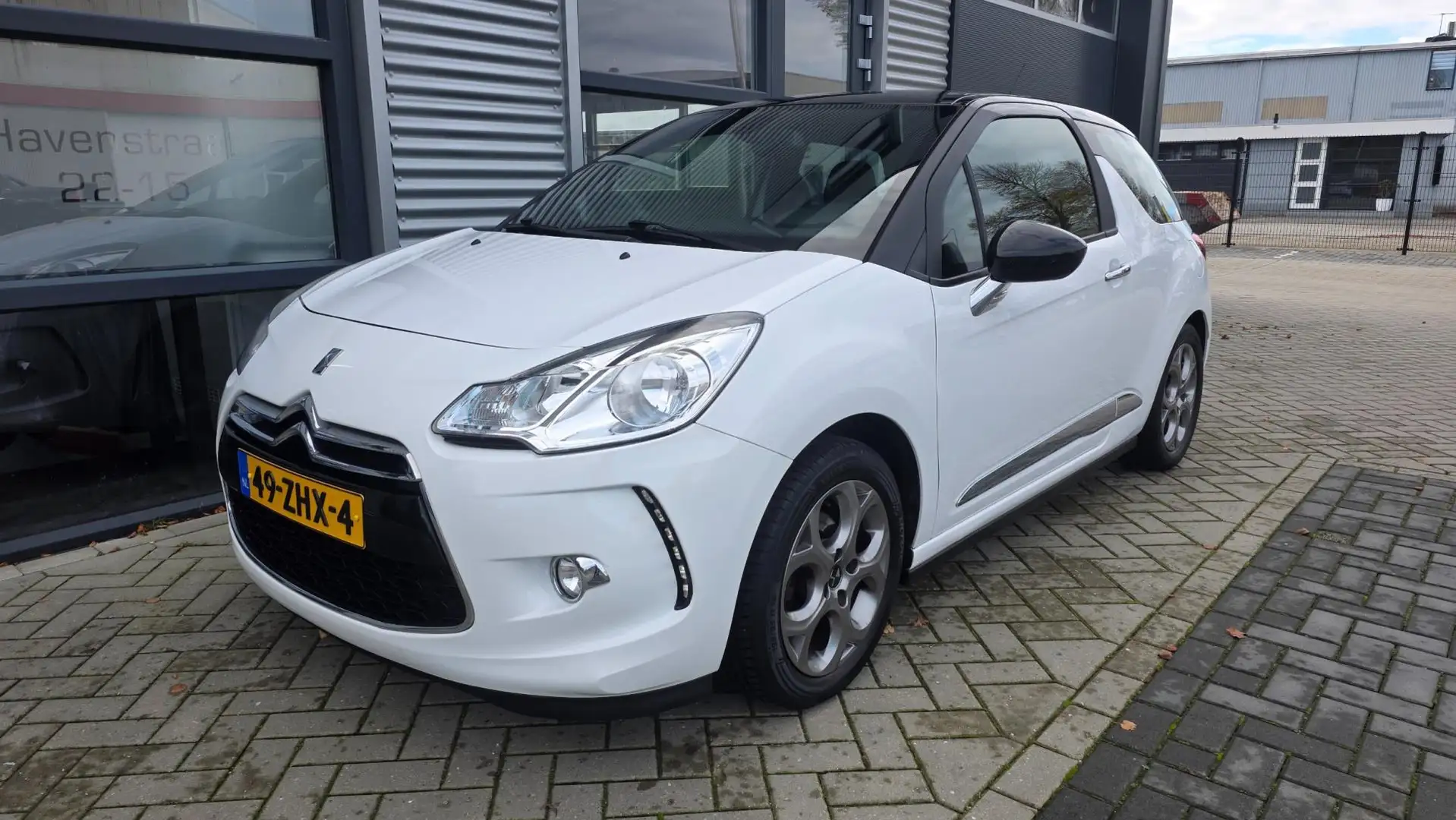 Citroen DS3 1.2 VTi Chic Wit - 1