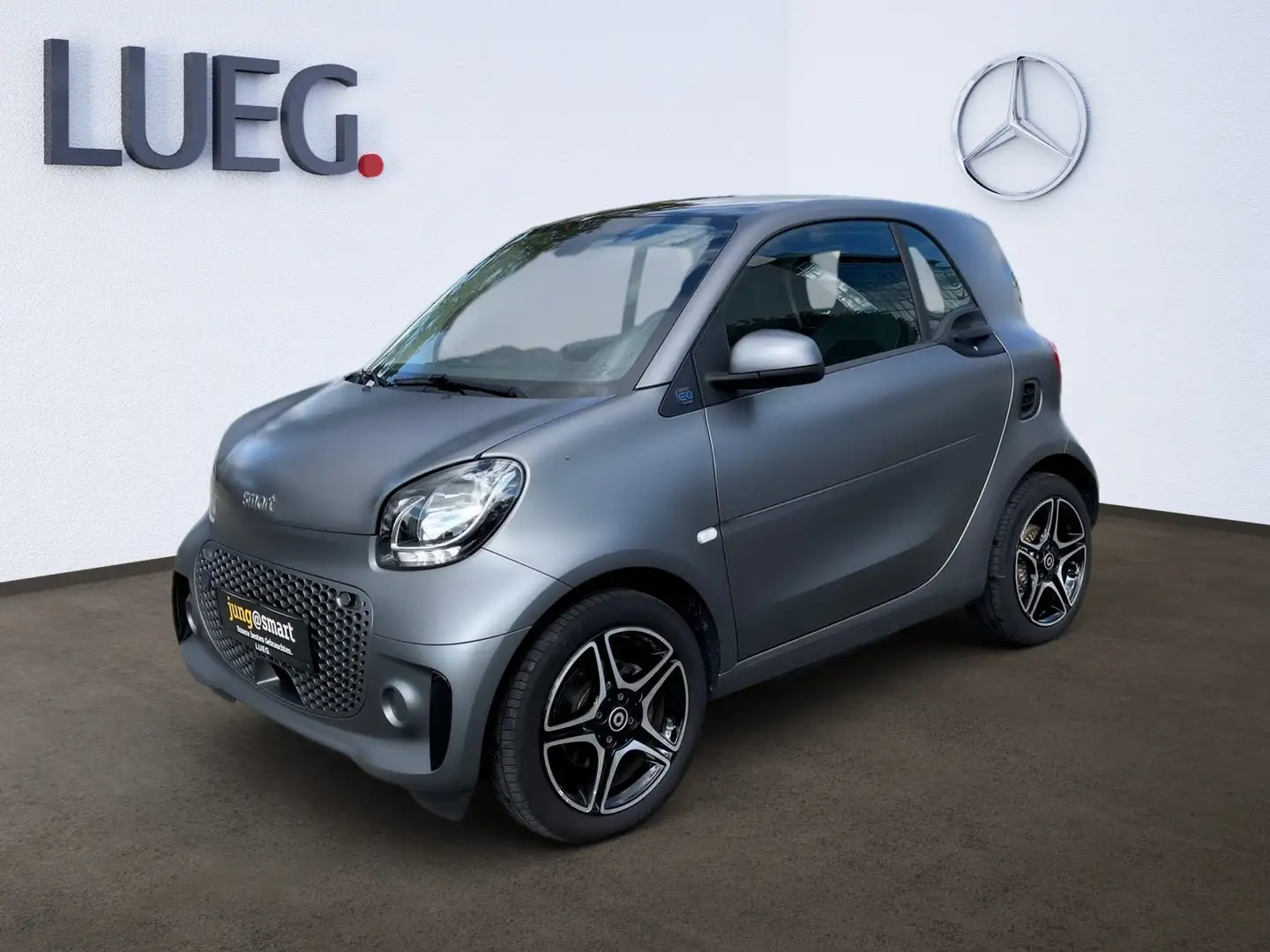 smart forTwo EQ  PULSE+PLUSPAKET+PREMIUMPAKET+CARBON Grau - 2