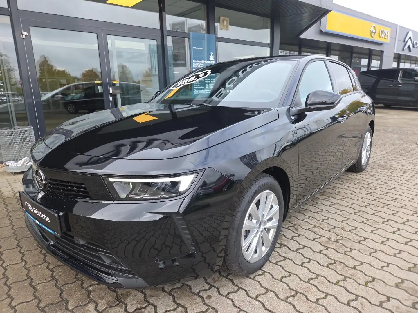 Opel Astra L Lim. 5-trg. Edition Schwarz - 1