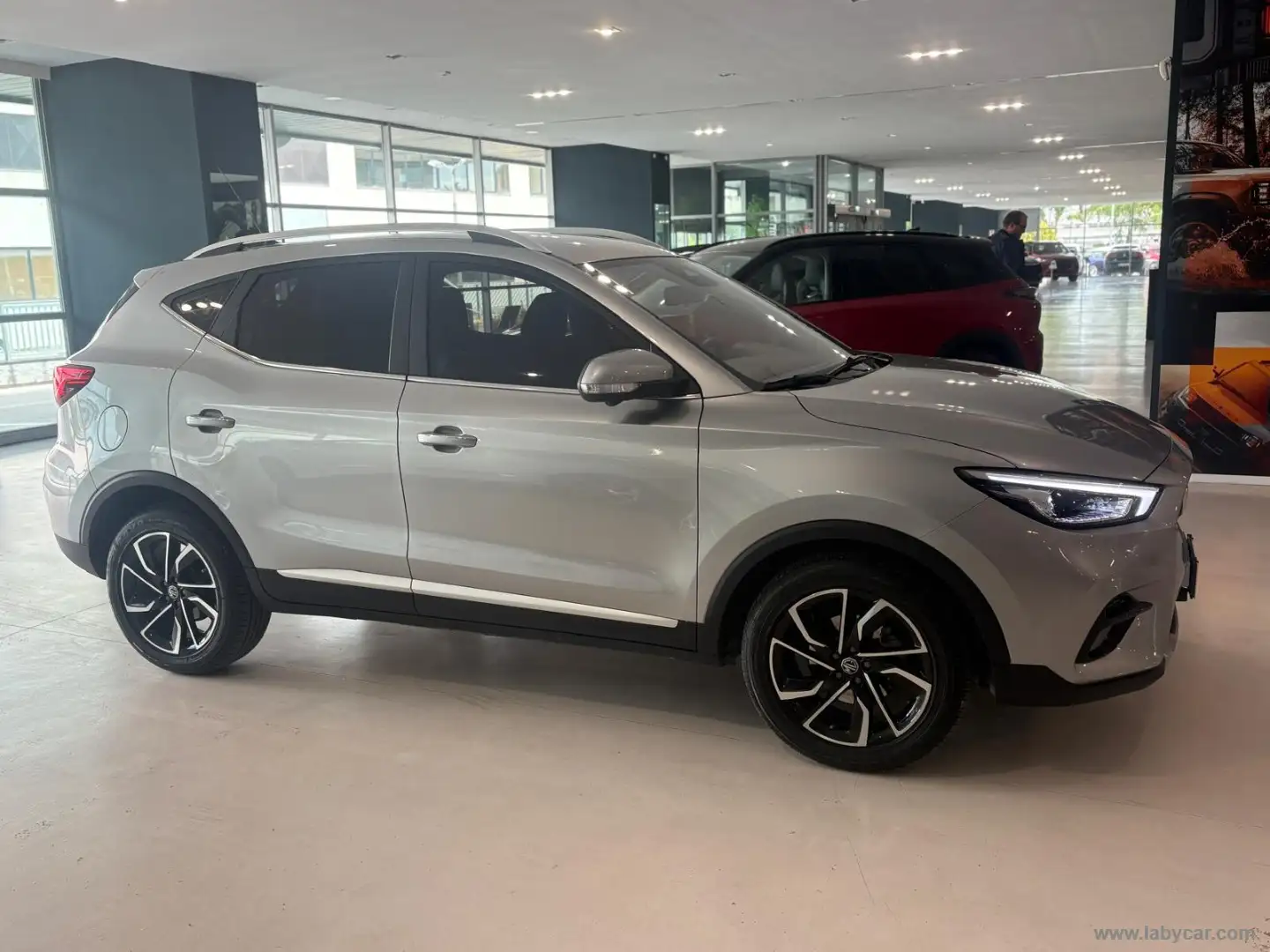 MG ZS Classic 1.5 VTi-tech Luxury Grau - 2