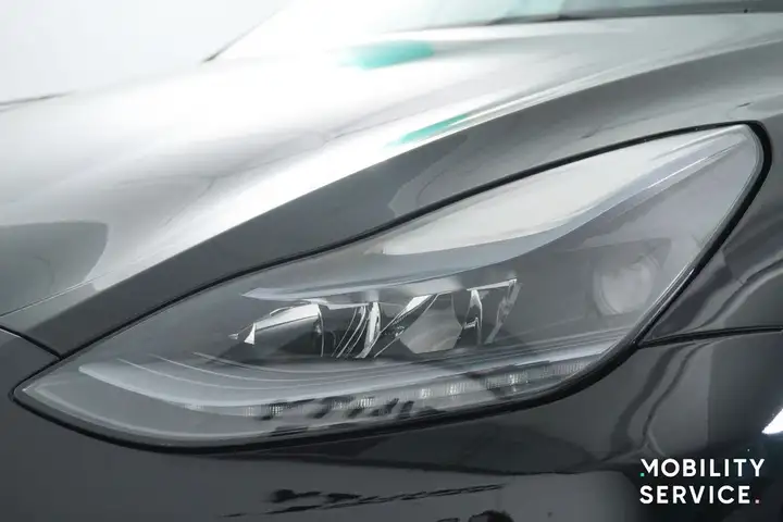 Tesla Model Y 2023, foto 27