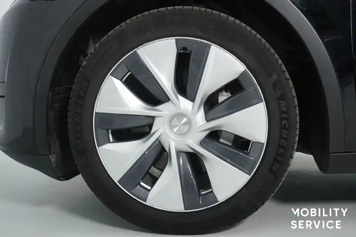 Tesla Model Y 2023, foto 29