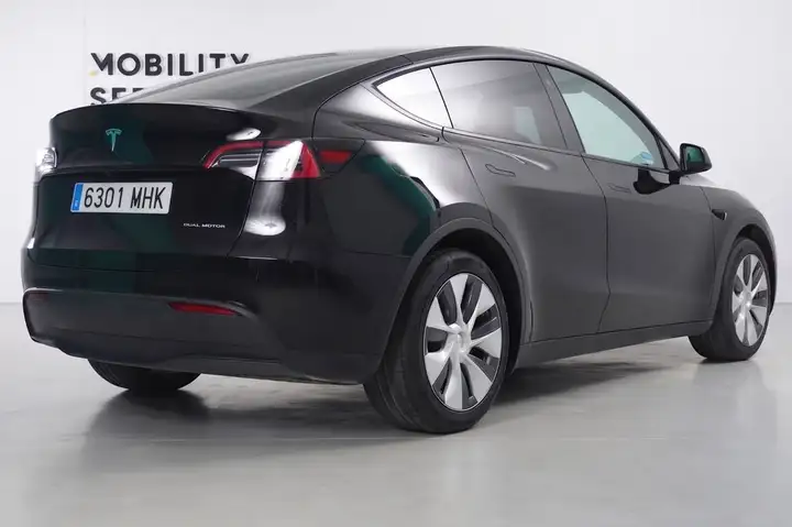 Tesla Model Y 2023, foto 2