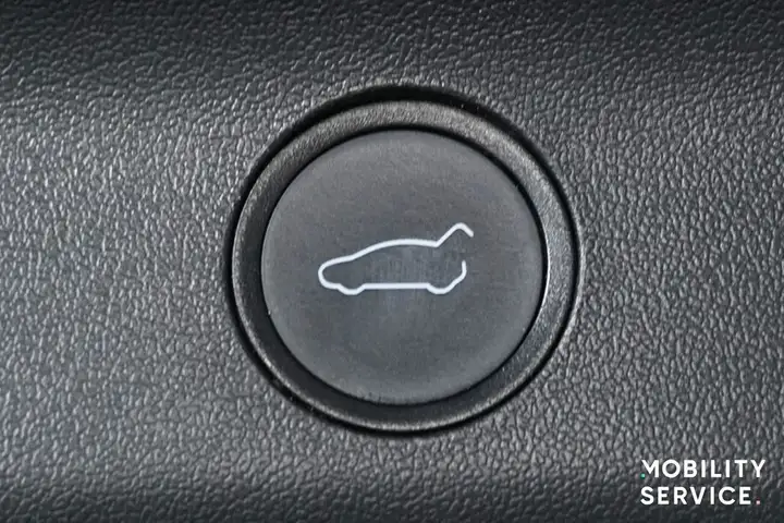 Tesla Model Y 2023, foto 34