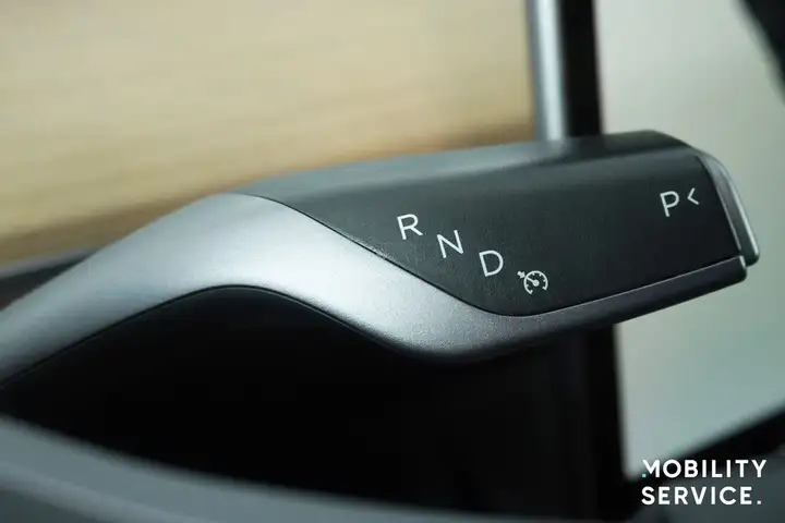 Tesla Model Y 2023, foto 15