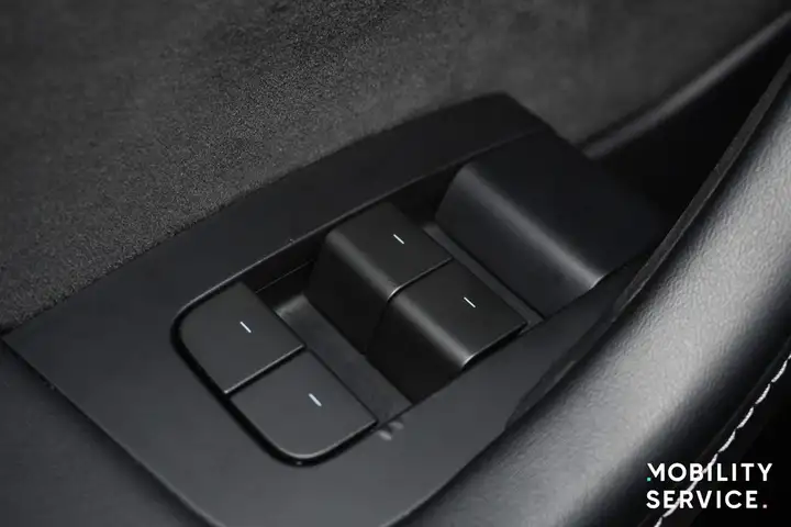 Tesla Model Y 2023, foto 22
