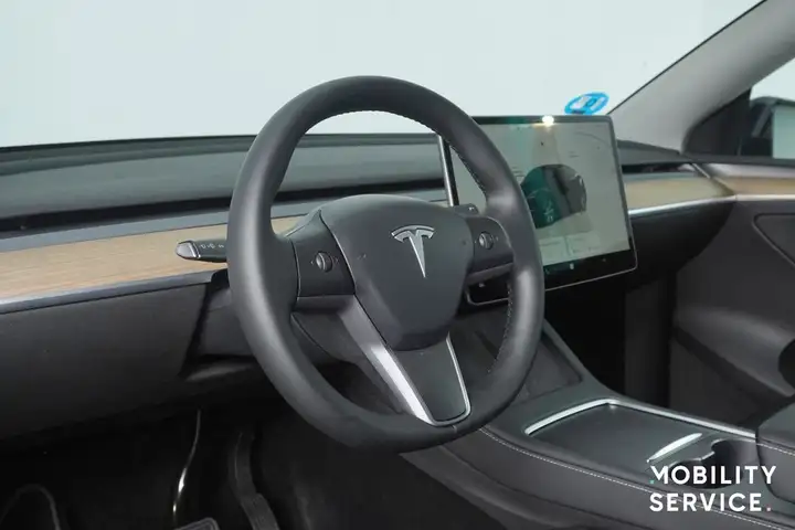 Tesla Model Y 2023, foto 8