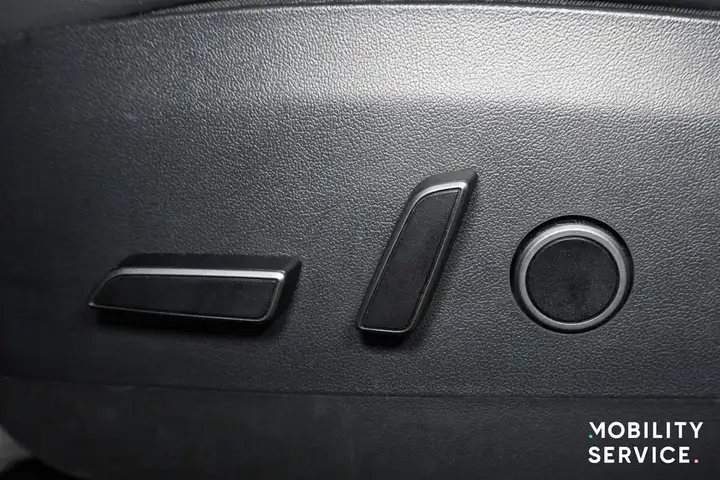 Tesla Model Y 2023, foto 24