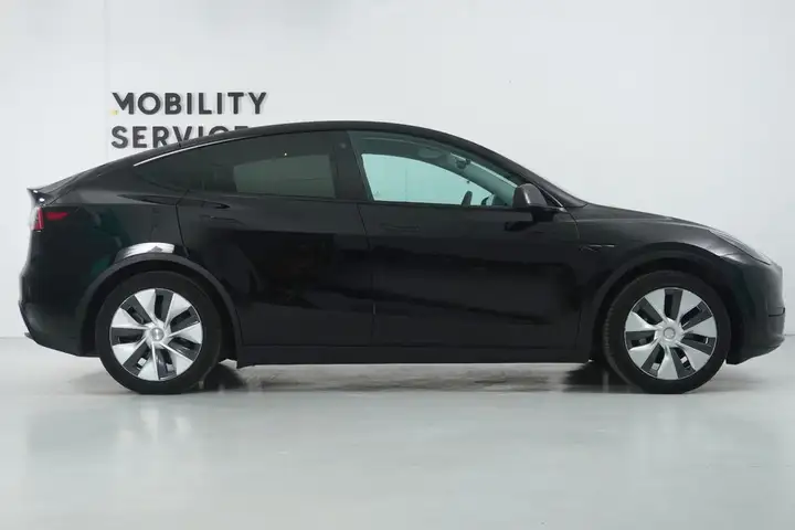 Tesla Model Y 2023, foto 5