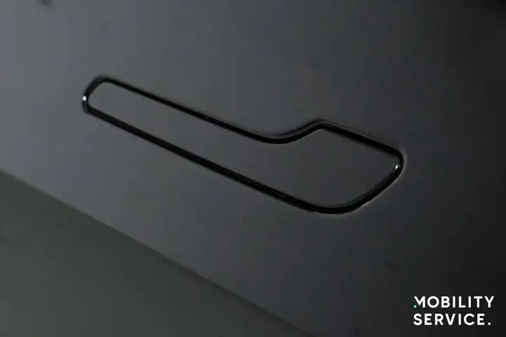 Tesla Model Y 2023, foto 31