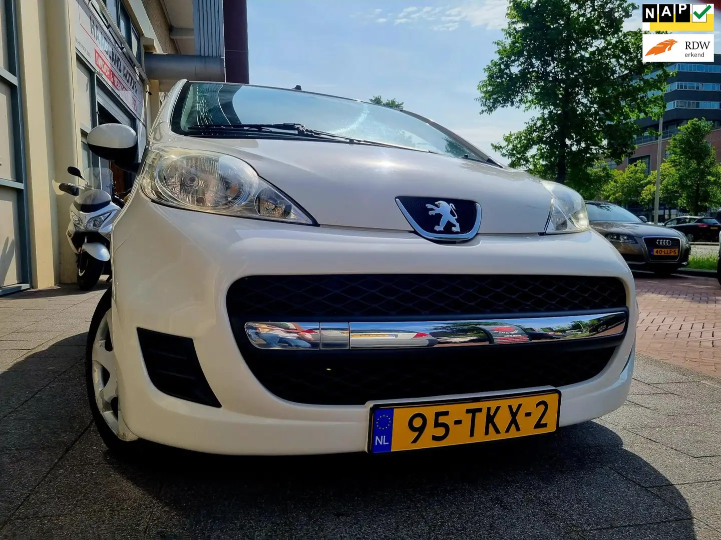 Peugeot 107 1.0-12V XS 5drs Airco ElecRam Nette Staat Blanc - 1