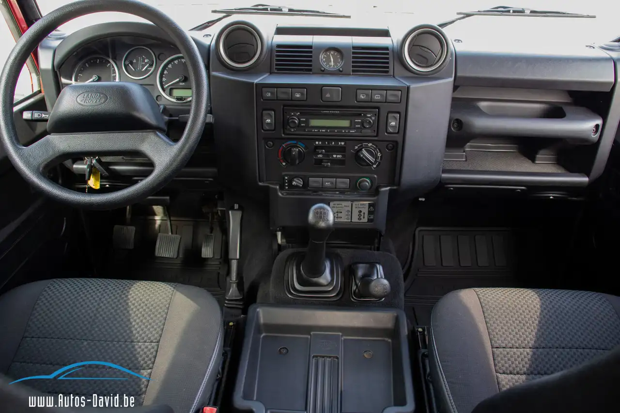 Land Rover Defender 90 VAN TD4 2.4 4X4 / 32.000KM / LICHTE VRACHT — foto 2
