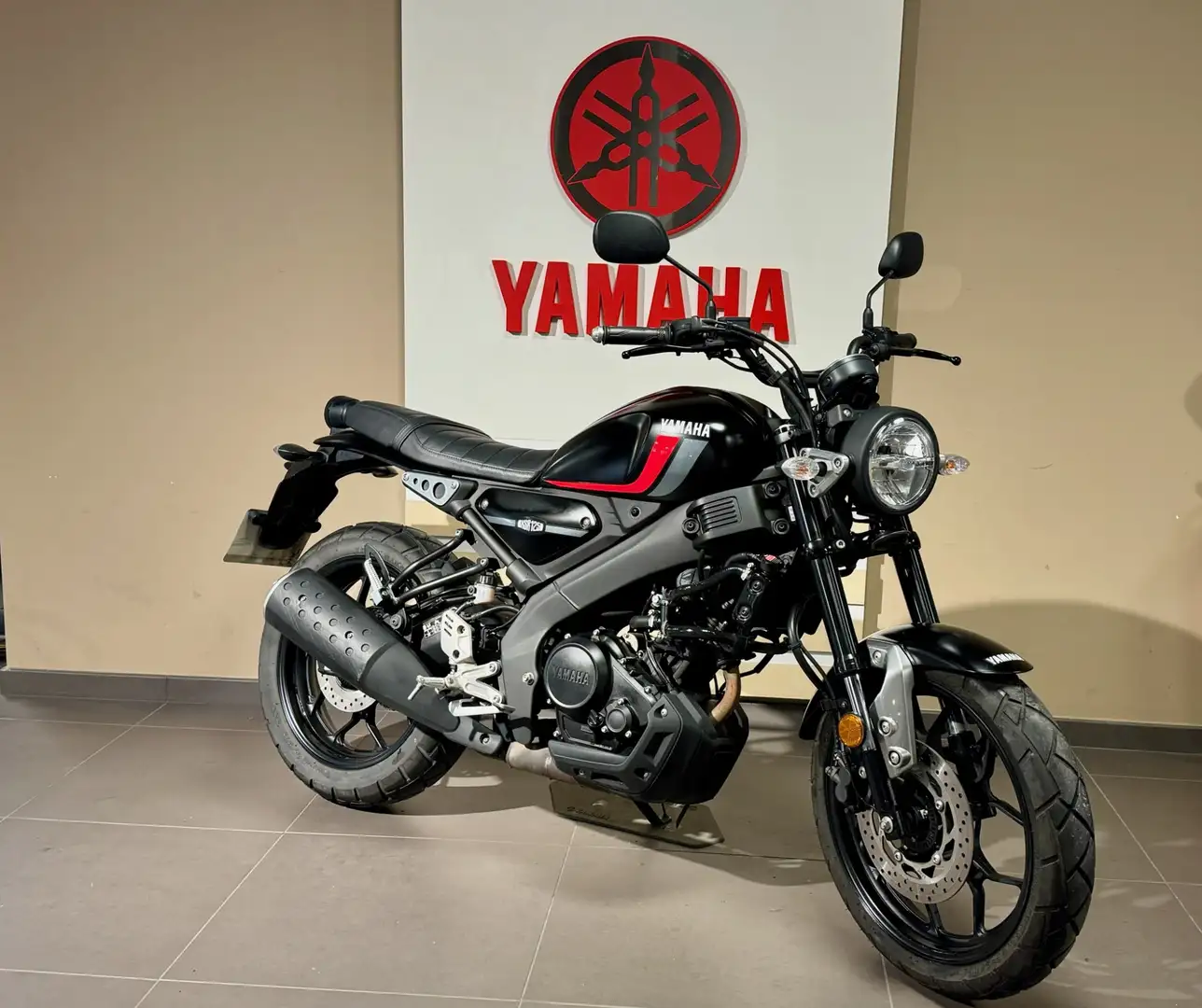 Yamaha XSR 125 Schwarz - 1