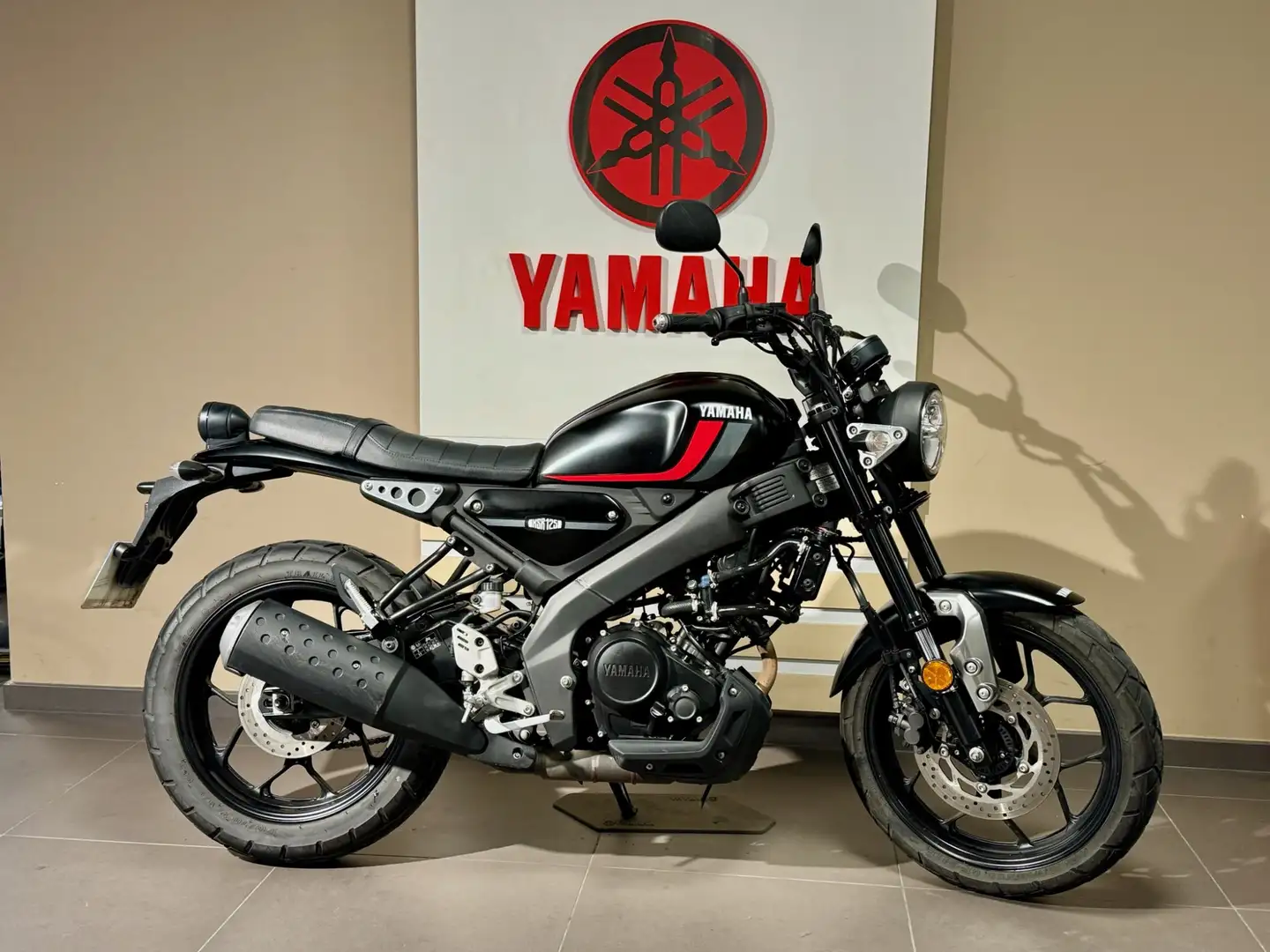 Yamaha XSR 125 Schwarz - 2