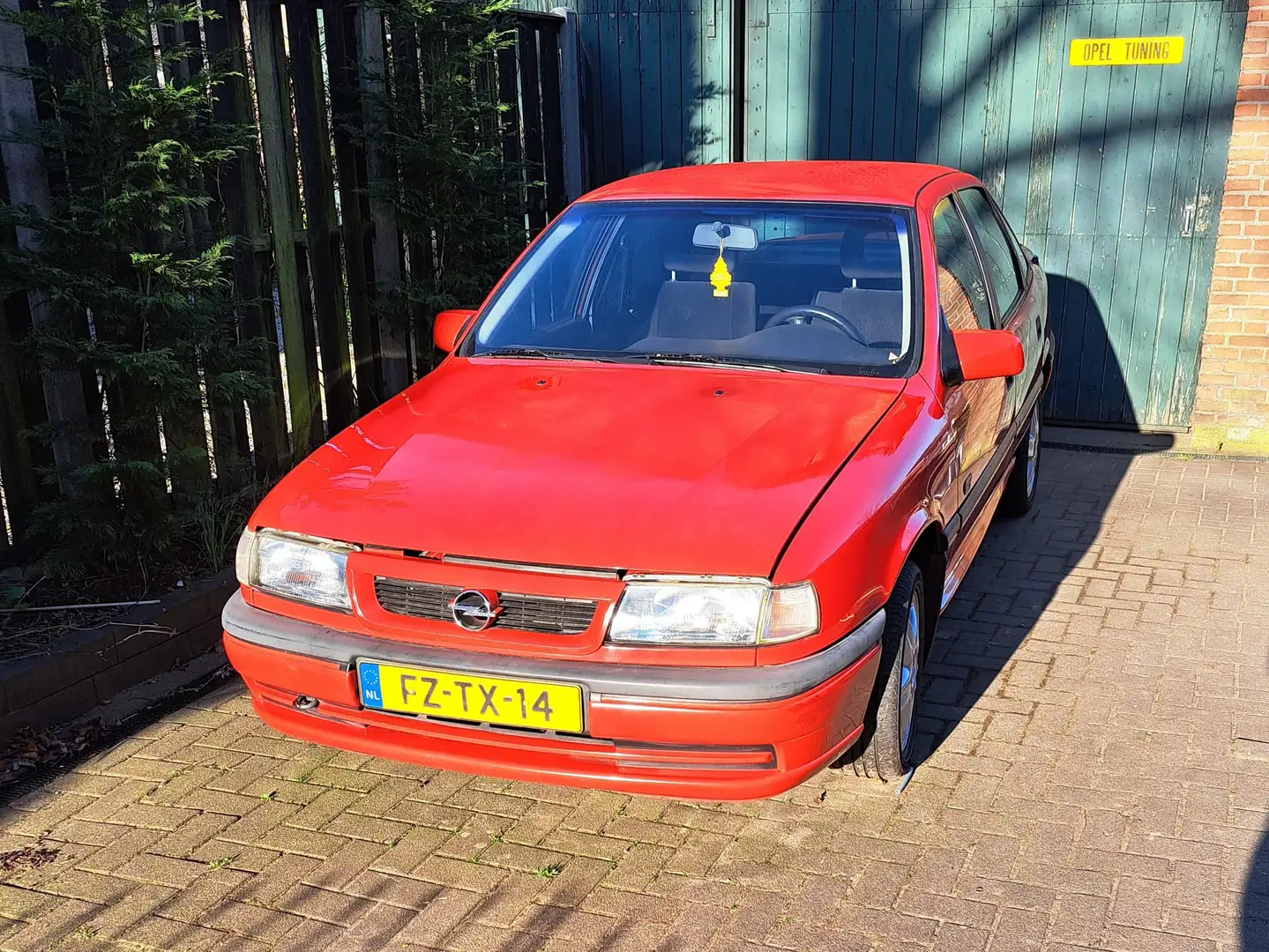 Opel Vectra 2.0i 8V GT Rood - 1