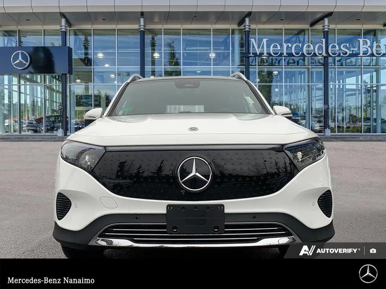 Mercedes-Benz EQB снимка Mercedes-Benz EQB