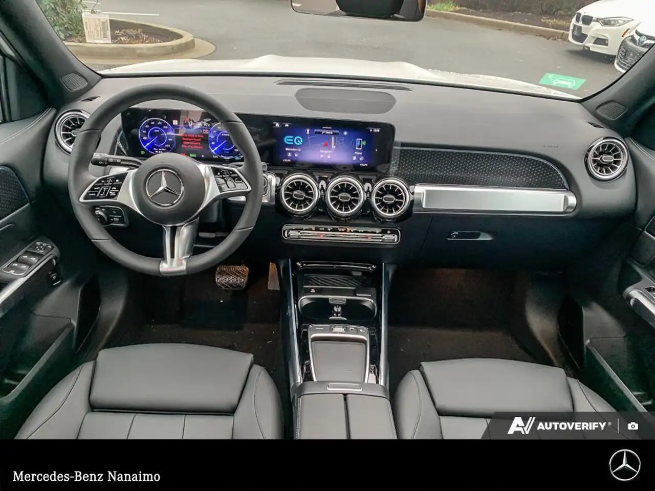 Mercedes-Benz EQB снимка Mercedes-Benz EQB