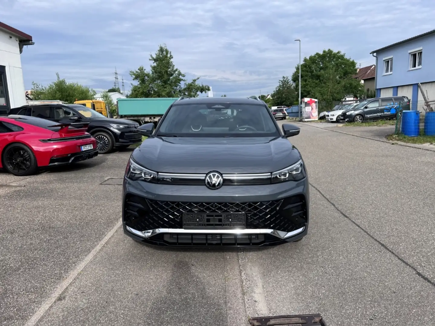 Volkswagen Tiguan 1.5eTSI R-Line HUD PANO ACC IQ 360 H/K 20'' Grau - 2