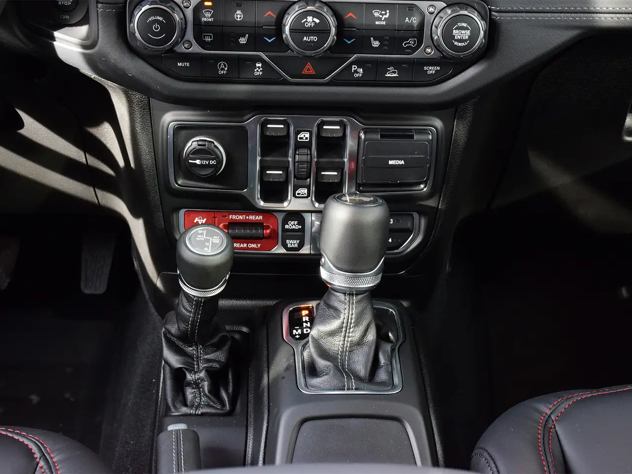 Jeep Wrangler photo Jeep Wrangler