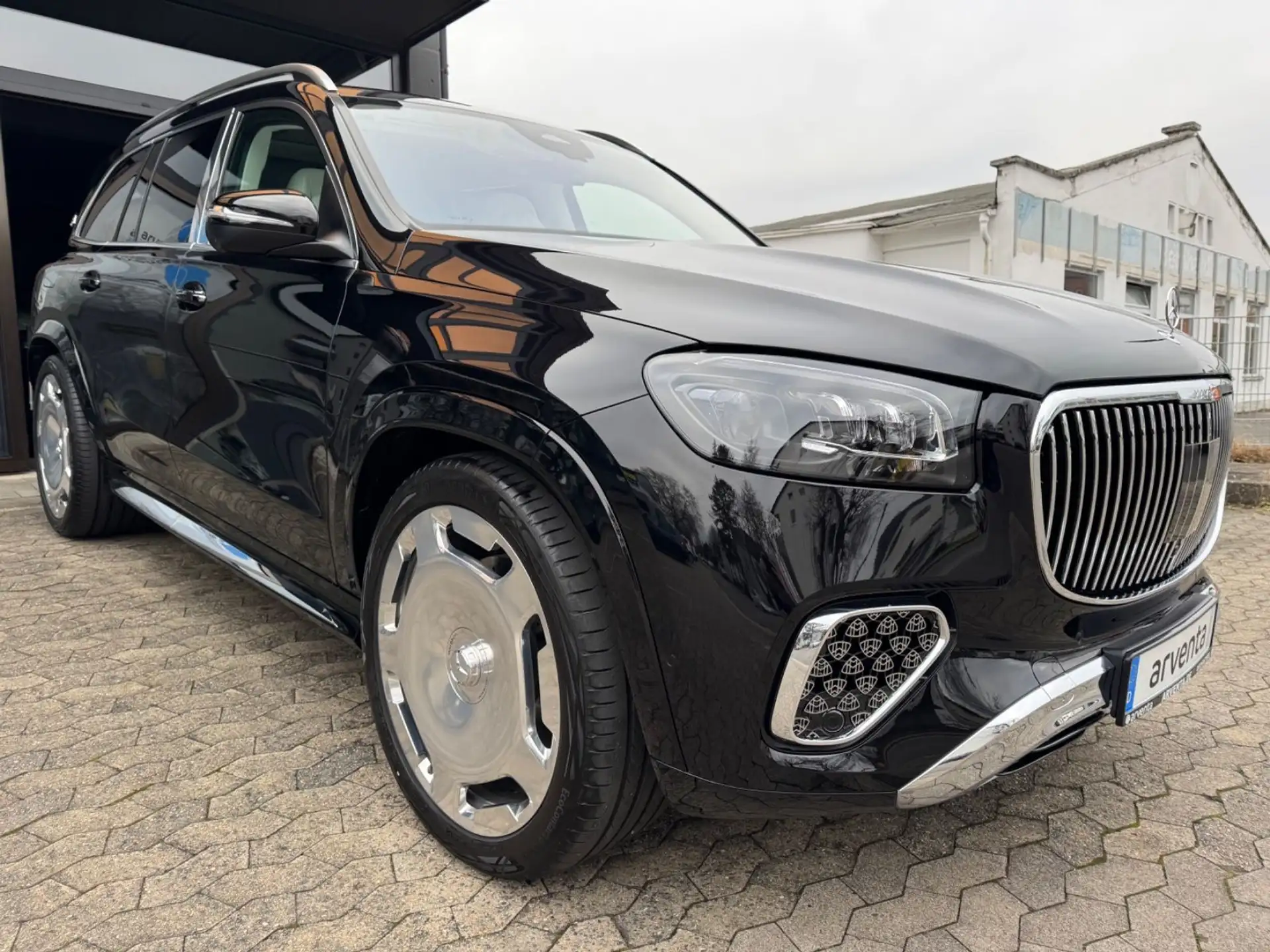 벤츠 GLS-클래스 600 2026 검정 사진 3