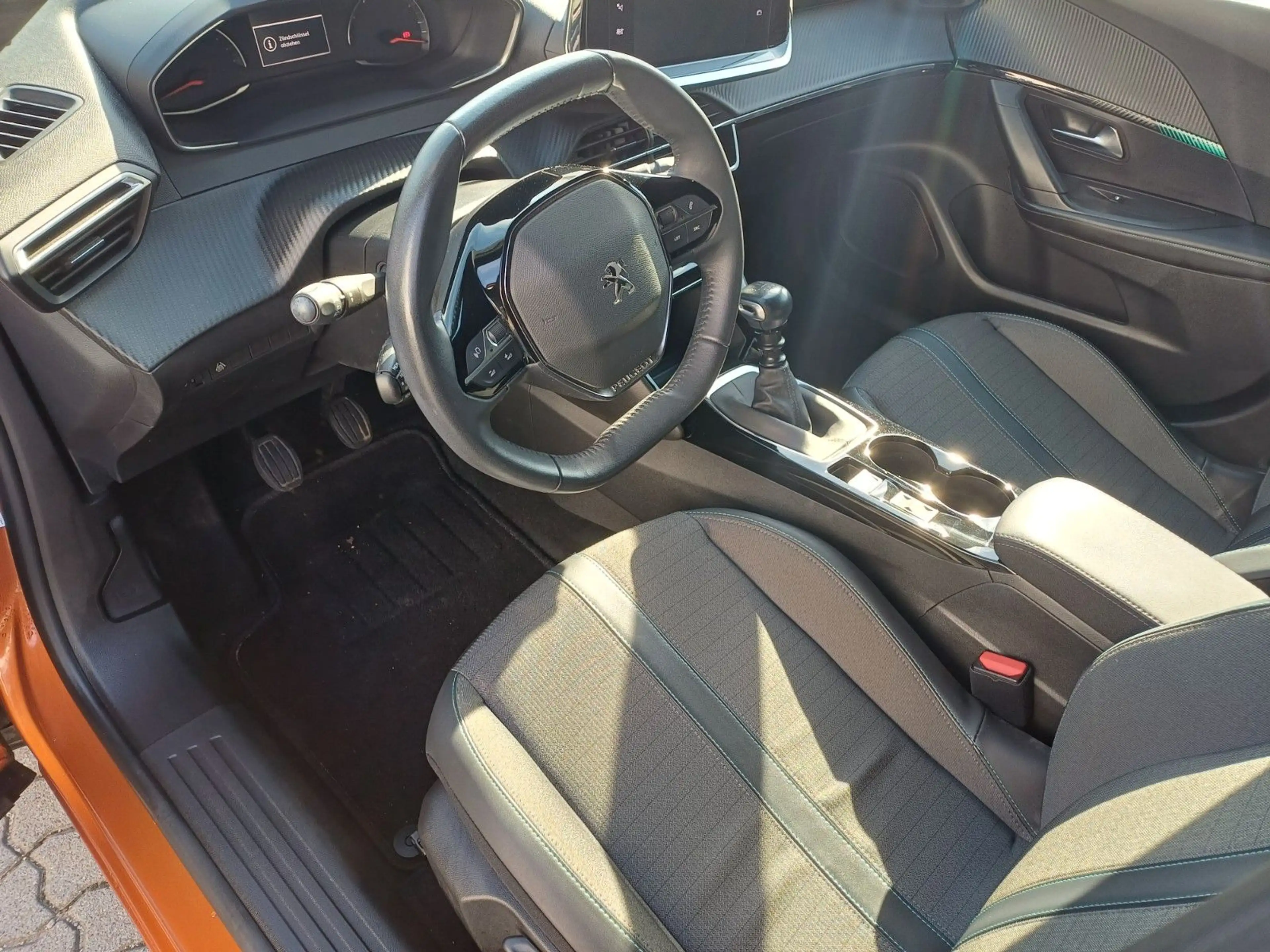 Peugeot 2008 PureTech 130 Allure, LED Kamera — photo 7
