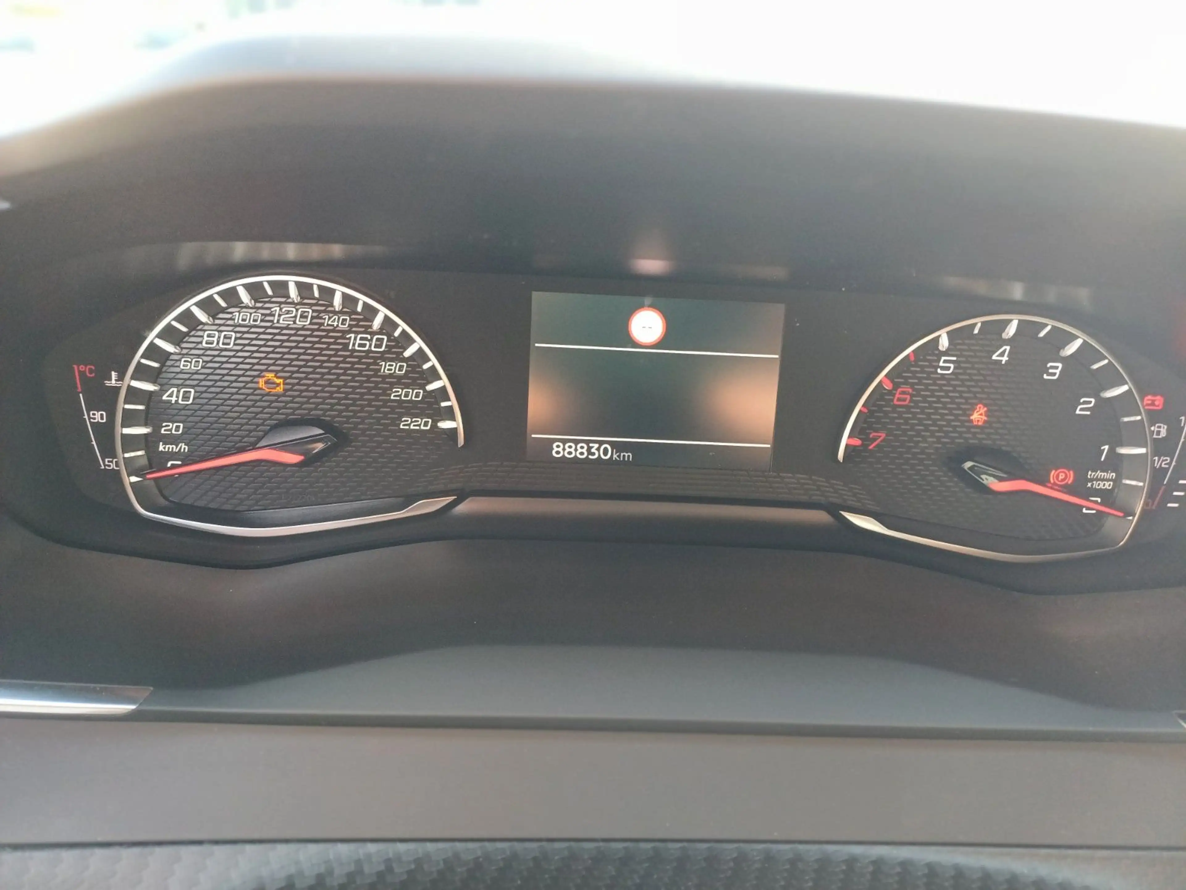 Peugeot 2008 PureTech 130 Allure, LED Kamera — photo 10