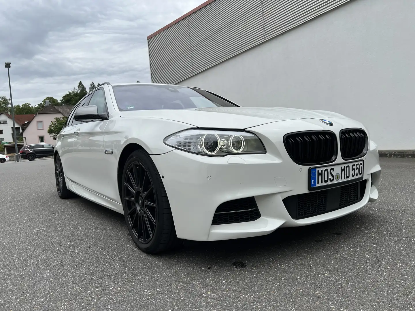 BMW M550 M550d xDrive Touring Sport-Aut. Biały - 2