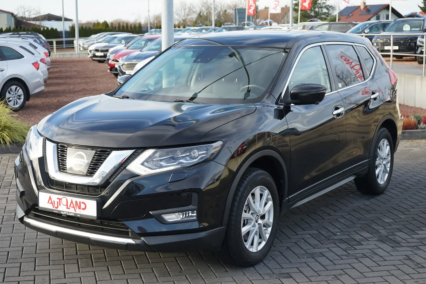 Nissan X-Trail 1.6 dCi 4x4 LED Navi AHK Pano 7-Sitzer Schwarz - 2