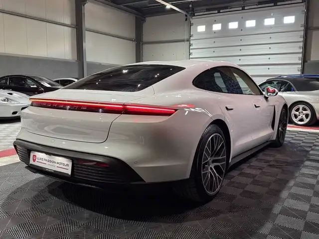 Porsche Taycan view 7