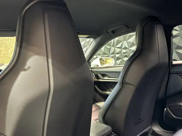 Porsche Taycan view 14