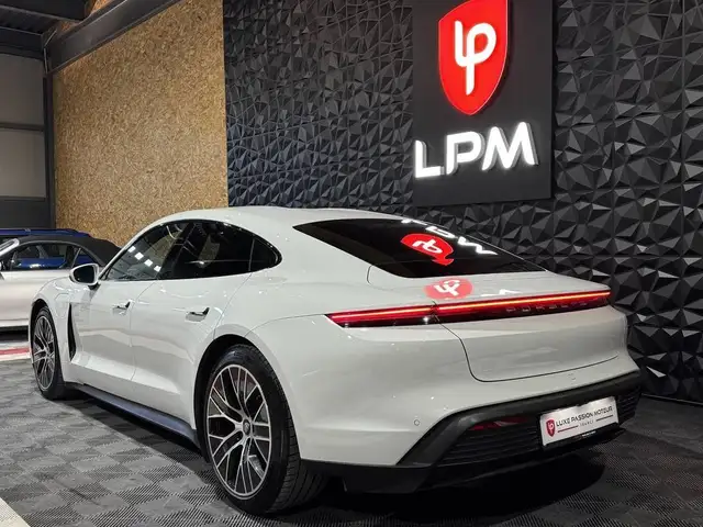 Porsche Taycan view 5