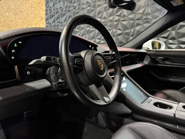 Porsche Taycan view 8