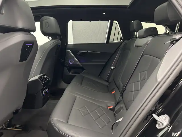 BMW 5 Series view 15