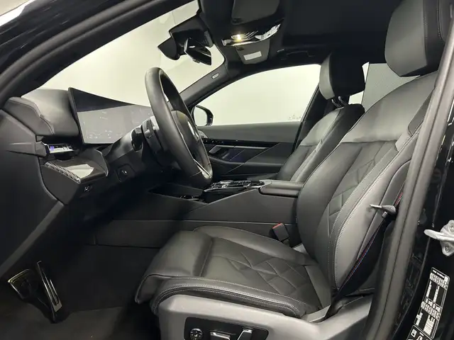 BMW 5 Series view 4