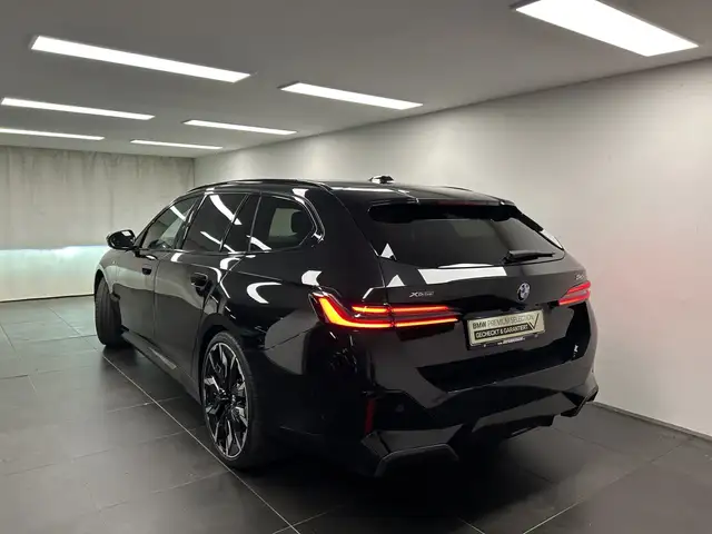 BMW 5 Series view 10