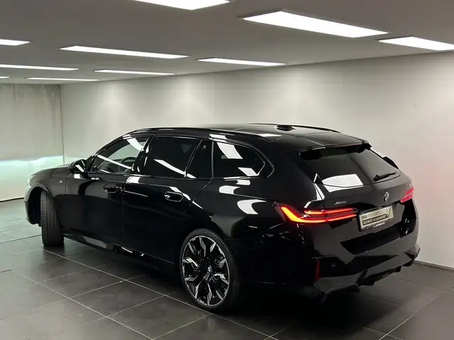 BMW 5 Series view 3