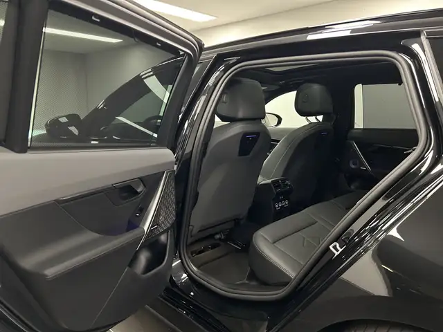 BMW 5 Series view 13
