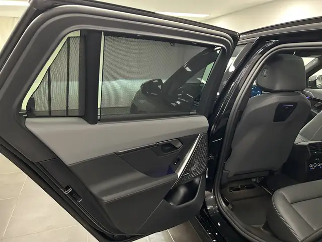 BMW 5 Series view 14