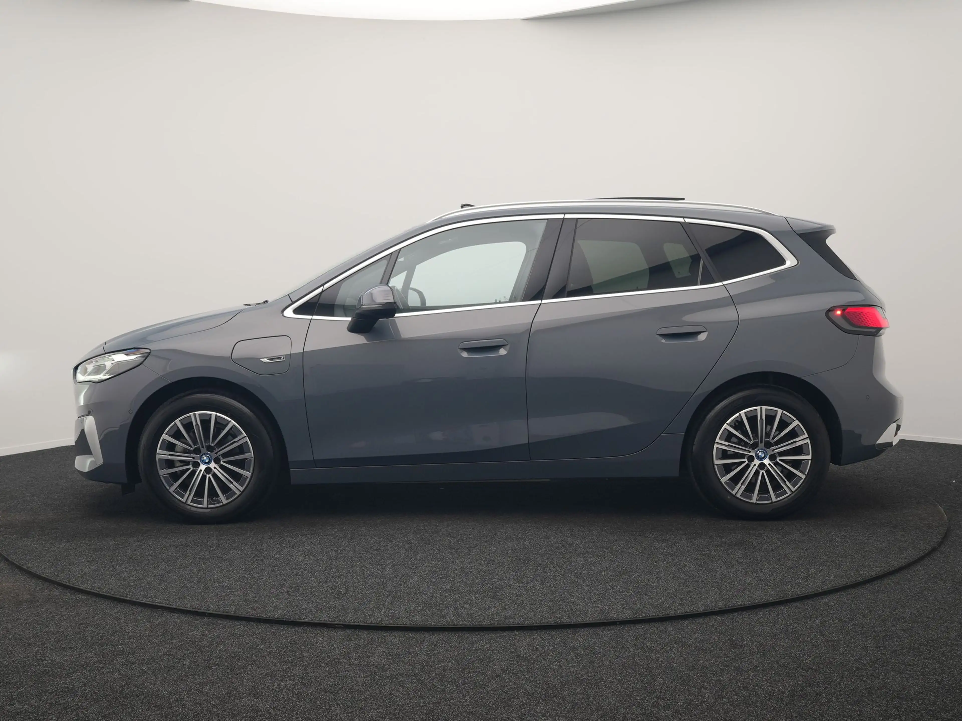 BMW 225 2-serie Active Tourer 225e xDrive Luxury Line PHEV — photo 2