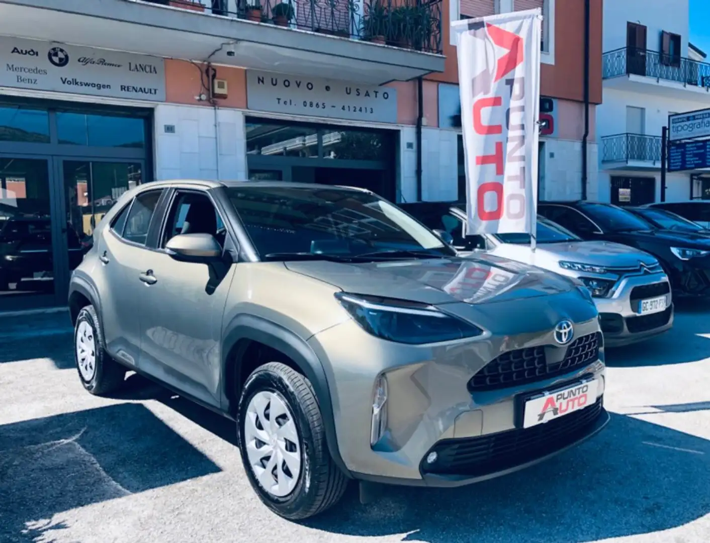 Toyota Yaris Cross 1.5 Hybrid  E-CVt CARPLAY-TELEC 38MILAKM Grigio - 2