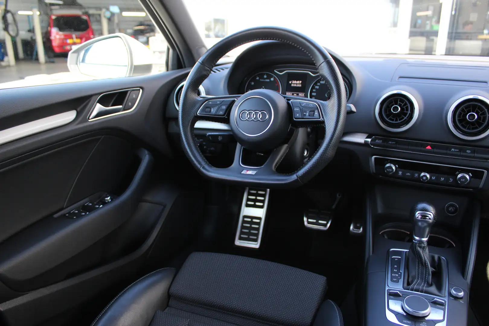 Audi A3 Limousine 1.0 TFSI Aut. Sport S Line Edition Clima Wit - 2