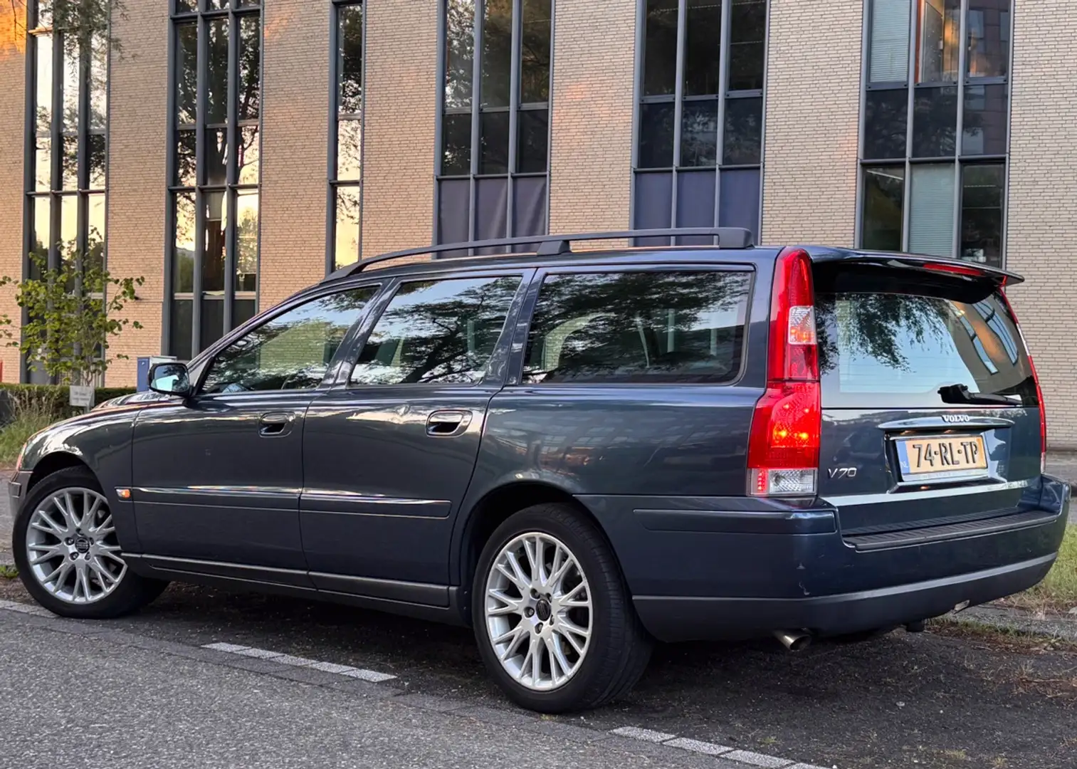 Volvo V70 V70 2.4 Bi-Fuel Comf.L. Blauw - 1