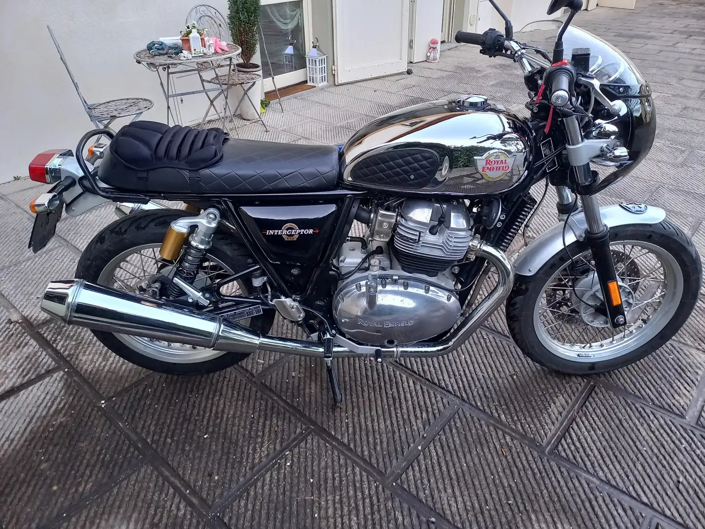 Royal Enfield Interceptor argento con cupolino fatto fare in carrozzeria Plateado - 1