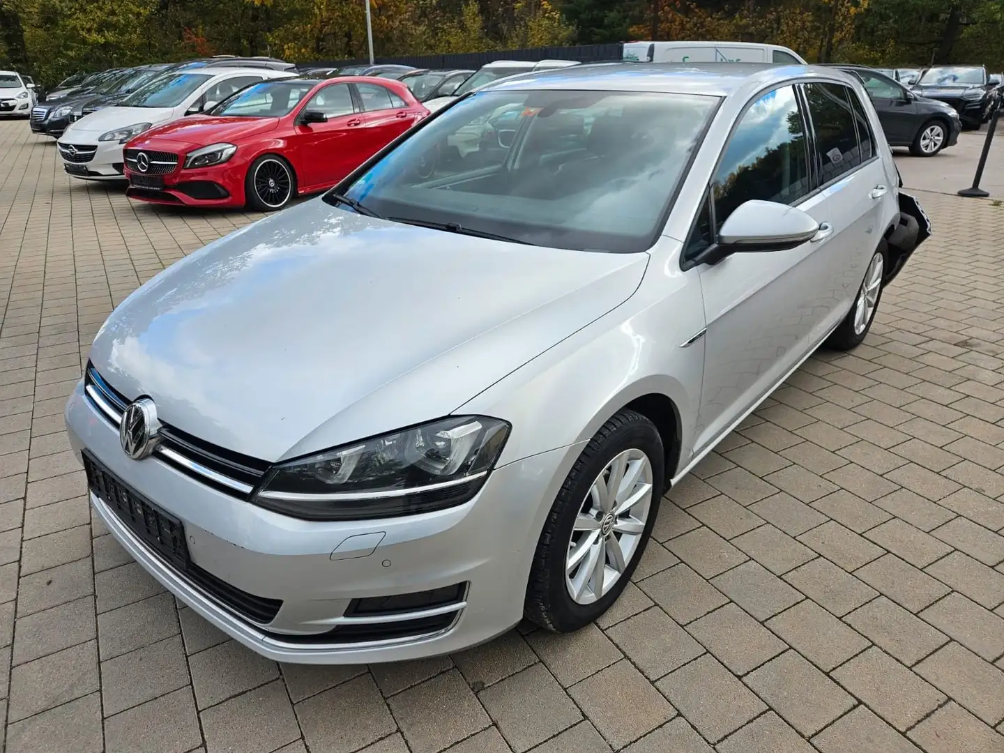Volkswagen Golf VII Lim. Lounge BMT Silber - 1